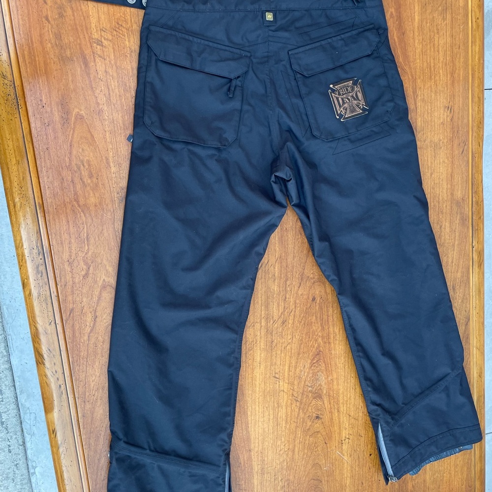 Ride womens winter Snowboard pants. NWOT Black.
Ride snowboard
